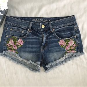 AE Outifitters Cut Off Shorts With Flower Details